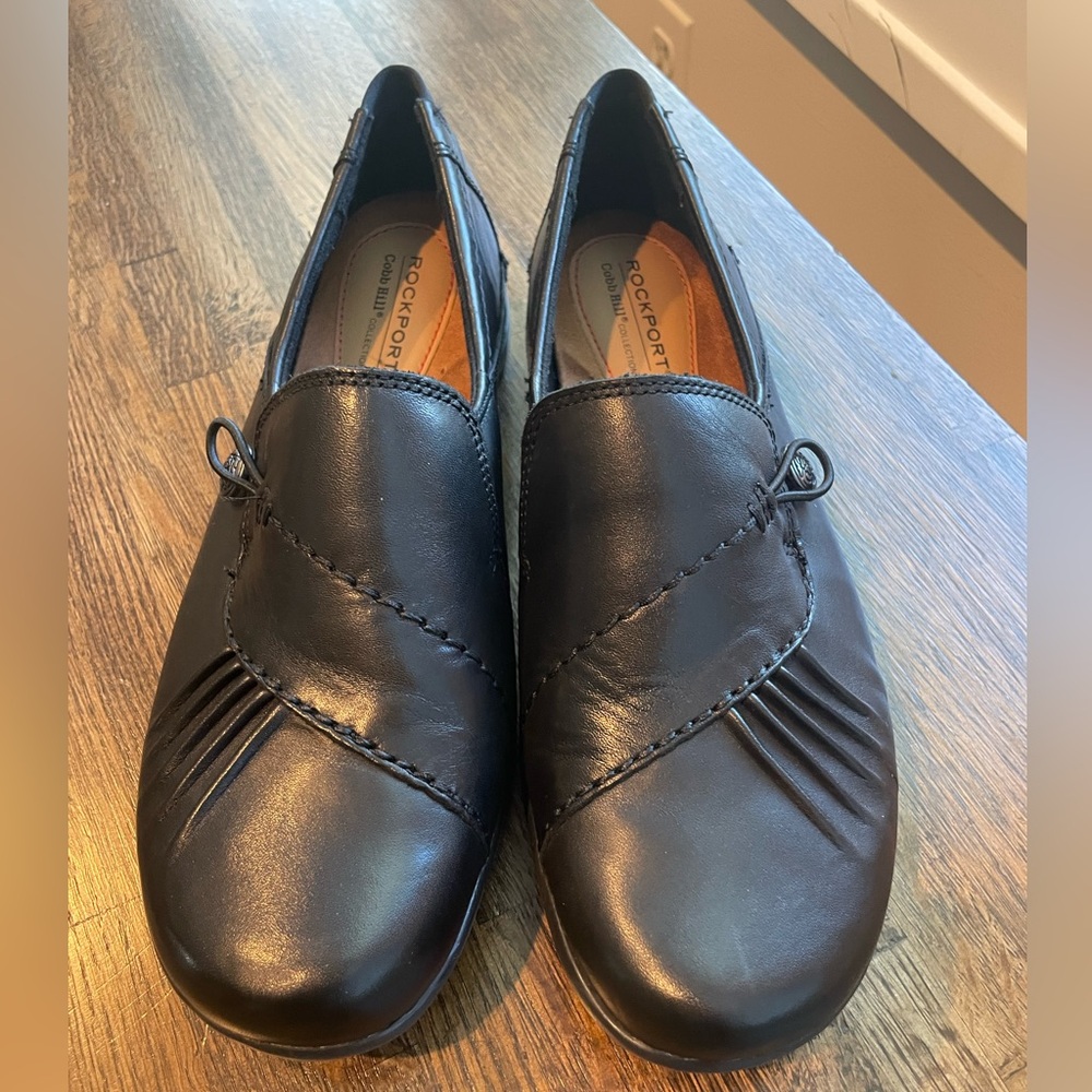 Rockport Cobb Hill Paulette Black Leather Slip On Button Pleat Details- size 7.5